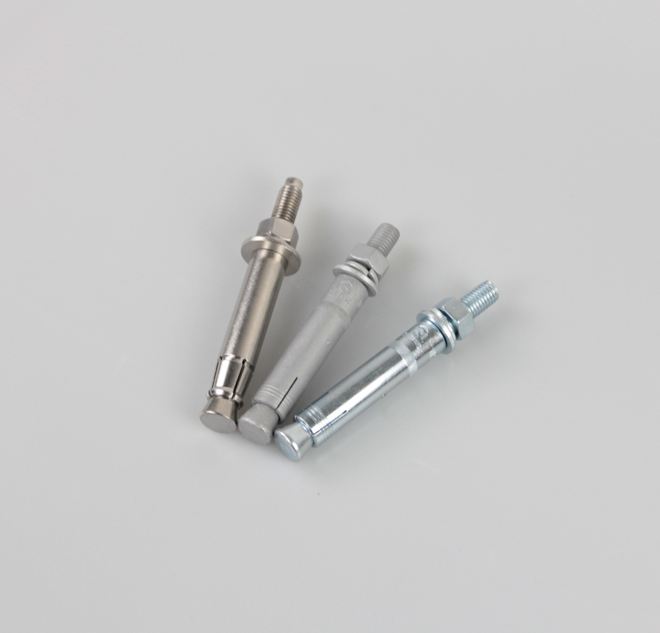 機械錨栓和化學錨栓有哪些區別？這3點知識帶大家來看下