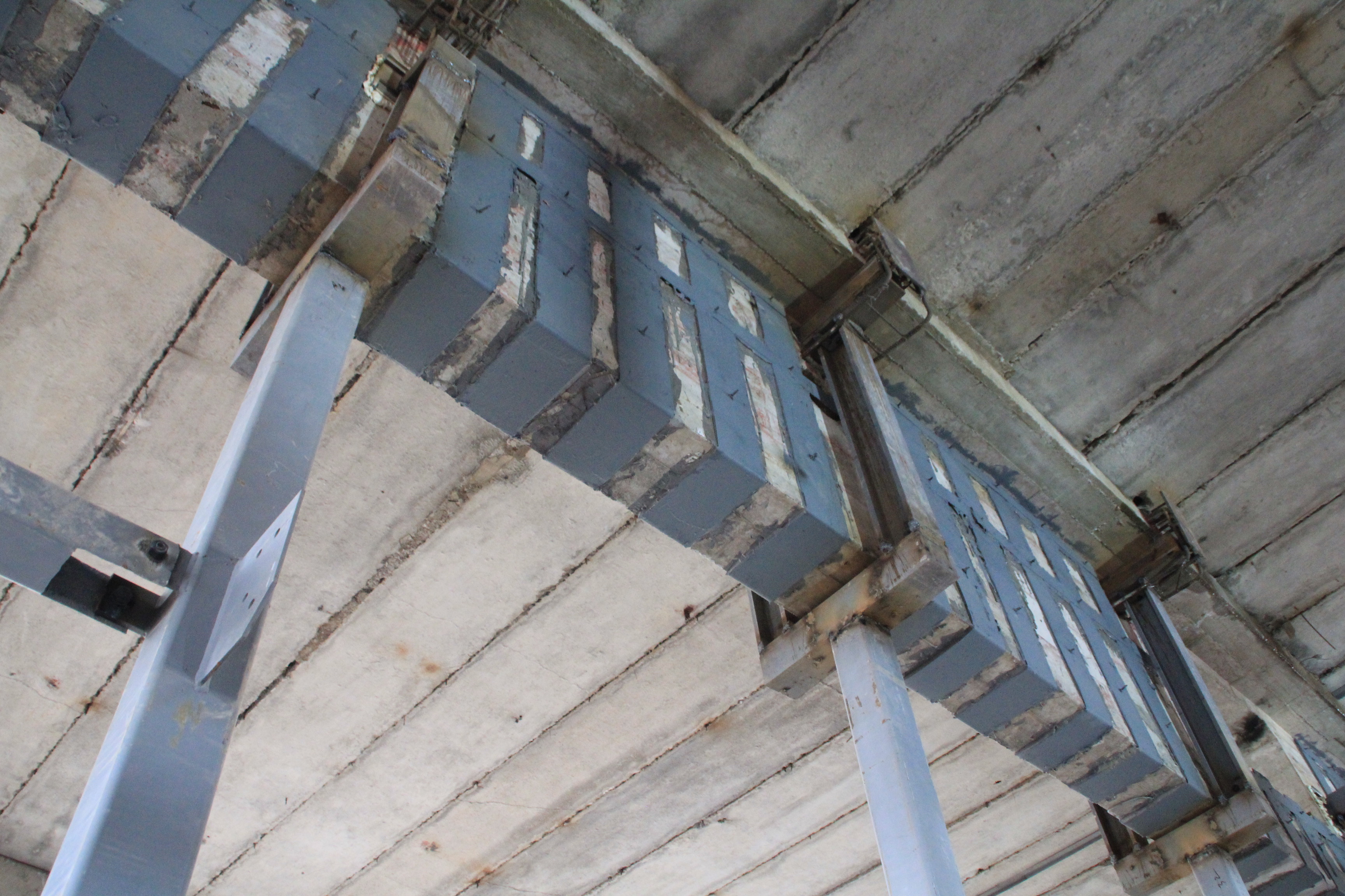 錨栓鉆孔:房屋建筑粘鋼加固工程的質量保障